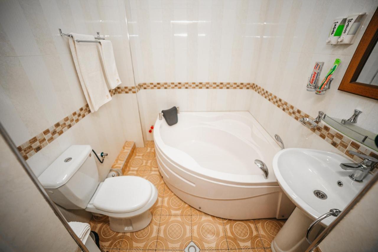Buyuk Ipak Yo'Li Hotel Namangan Extérieur photo
