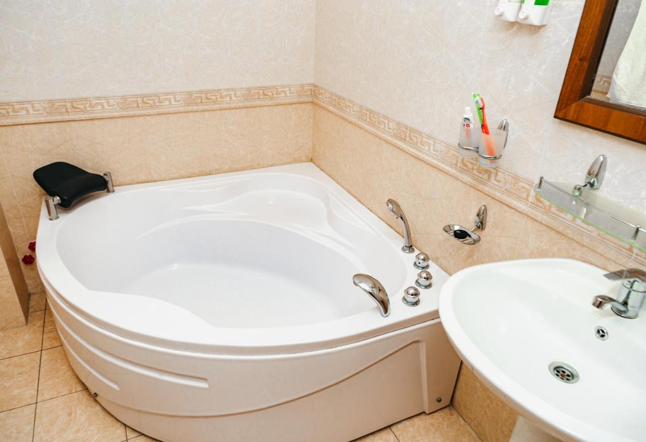 Buyuk Ipak Yo'Li Hotel Namangan Extérieur photo