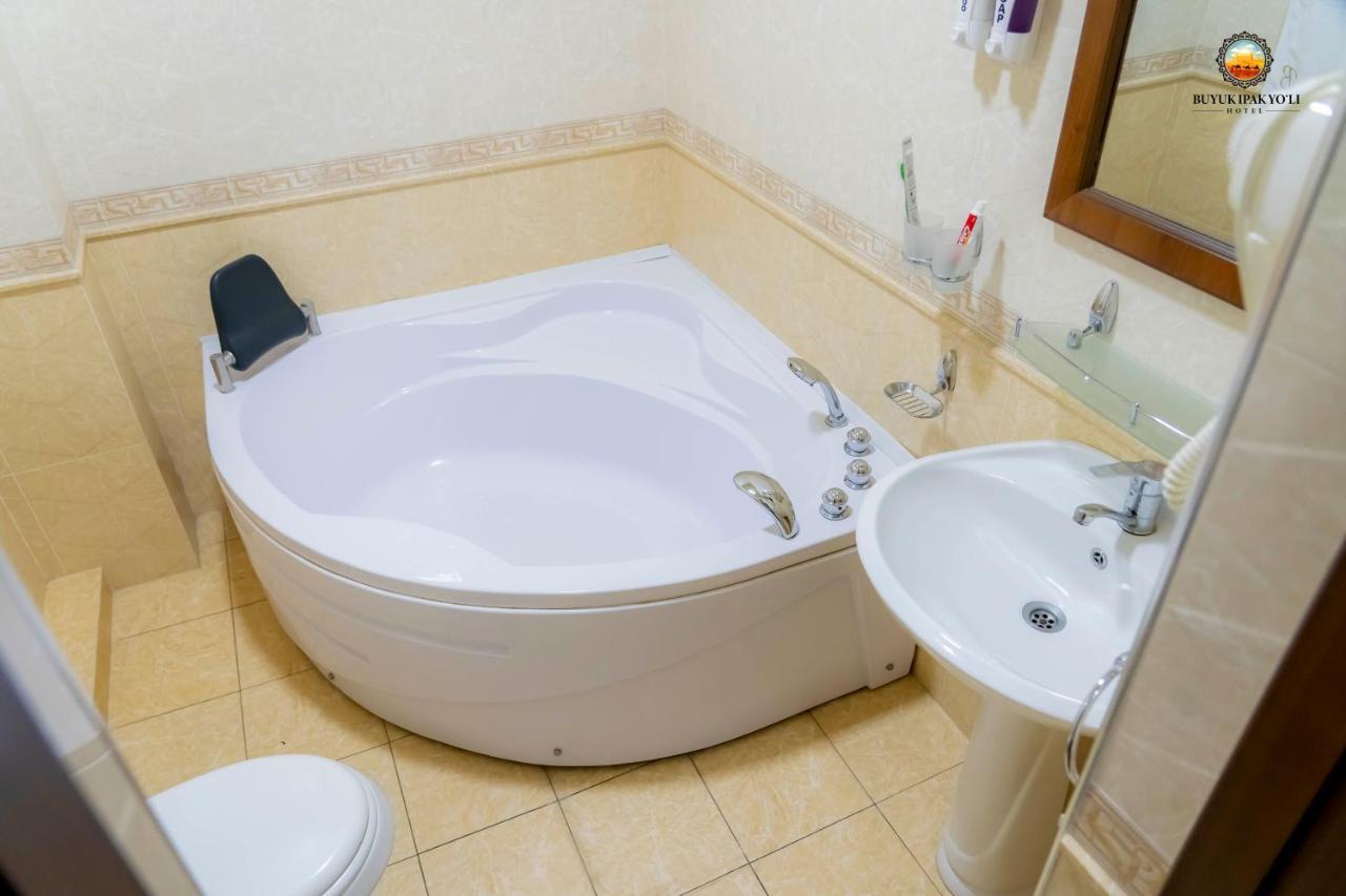 Buyuk Ipak Yo'Li Hotel Namangan Extérieur photo
